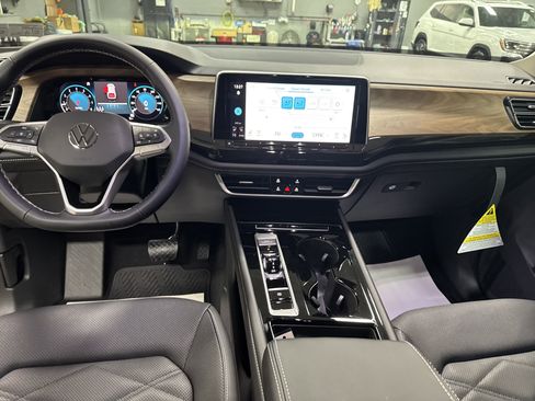 New 2025 Volkswagen Atlas SE image 33