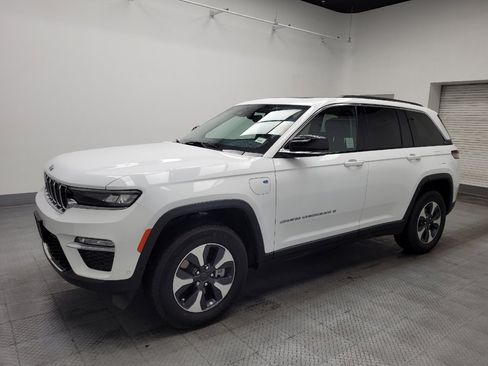 Used 2022 Jeep Grand Cherokee Limited 4xe w/ Luxury Tech Group II image 2