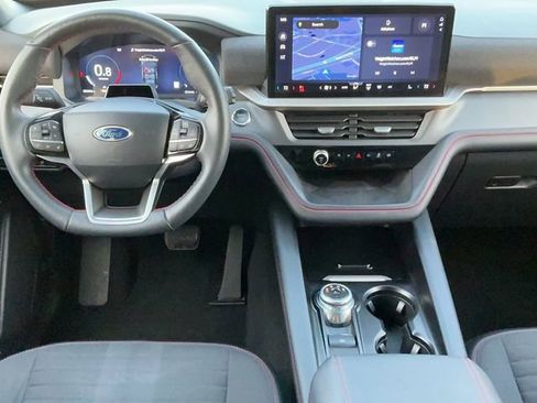 Used 2025 Ford Explorer ST-Line image 13