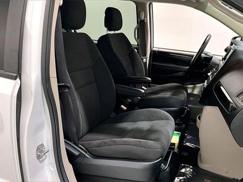 Used 2017 Dodge Grand Caravan SE w/ Power Window Group image 31