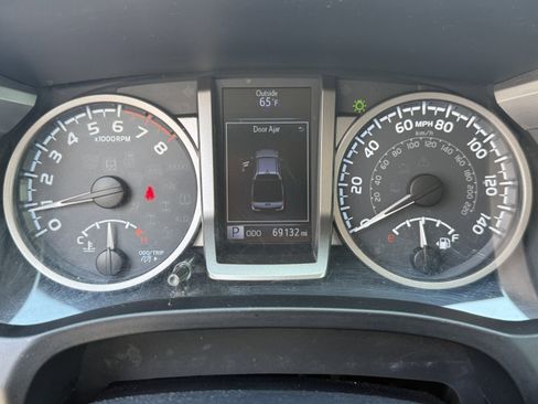 Used 2019 Toyota Tacoma SR5 AWD/4WD image 3