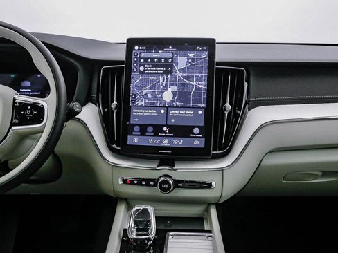 New 2026 Volvo XC60 T8 Ultra w/ Protection Package Premier AWD/4WD image 13