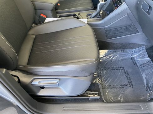 Certified 2023 Volkswagen Tiguan SE FWD image 42