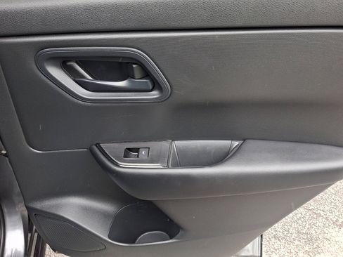 Used 2024 Nissan Rogue S AWD/4WD image 14