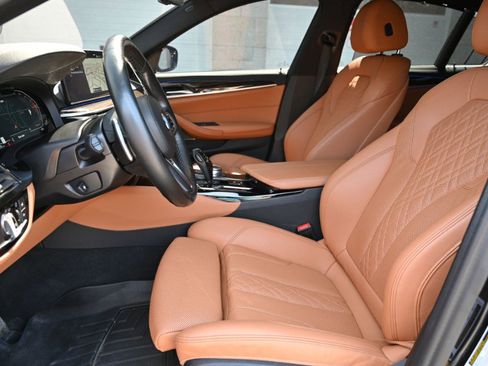 Used 2022 BMW 540i xDrive w/ M Sport Package image 17