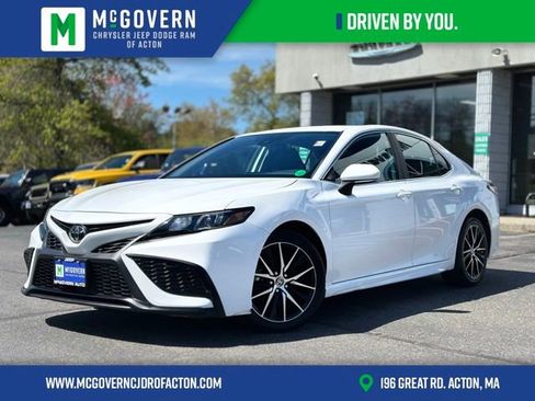 Used 2024 Toyota Camry SE FWD image 1