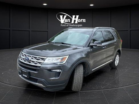 Used 2018 Ford Explorer XLT w/ Equipment Group 202A AWD/4WD image 3