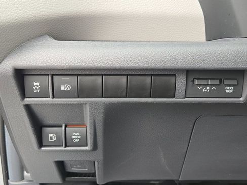 Used 2024 Toyota Sienna XLE image 23
