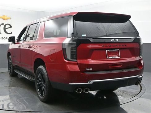 New 2025 Chevrolet Suburban Premier image 13