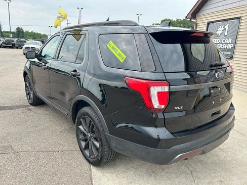 Used 2017 Ford Explorer XLT w/ XLT Technology Feature Bundle AWD/4WD image 7