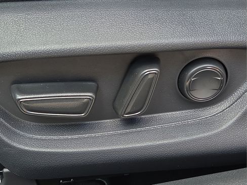 New 2026 Toyota Camry SE w/ Convenience Package FWD image 19