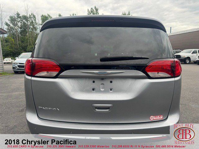Used 2018 Chrysler Pacifica Touring-L FWD image 4