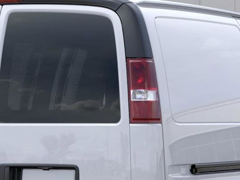 New 2026 Chevrolet Express 3500 RWD image 35