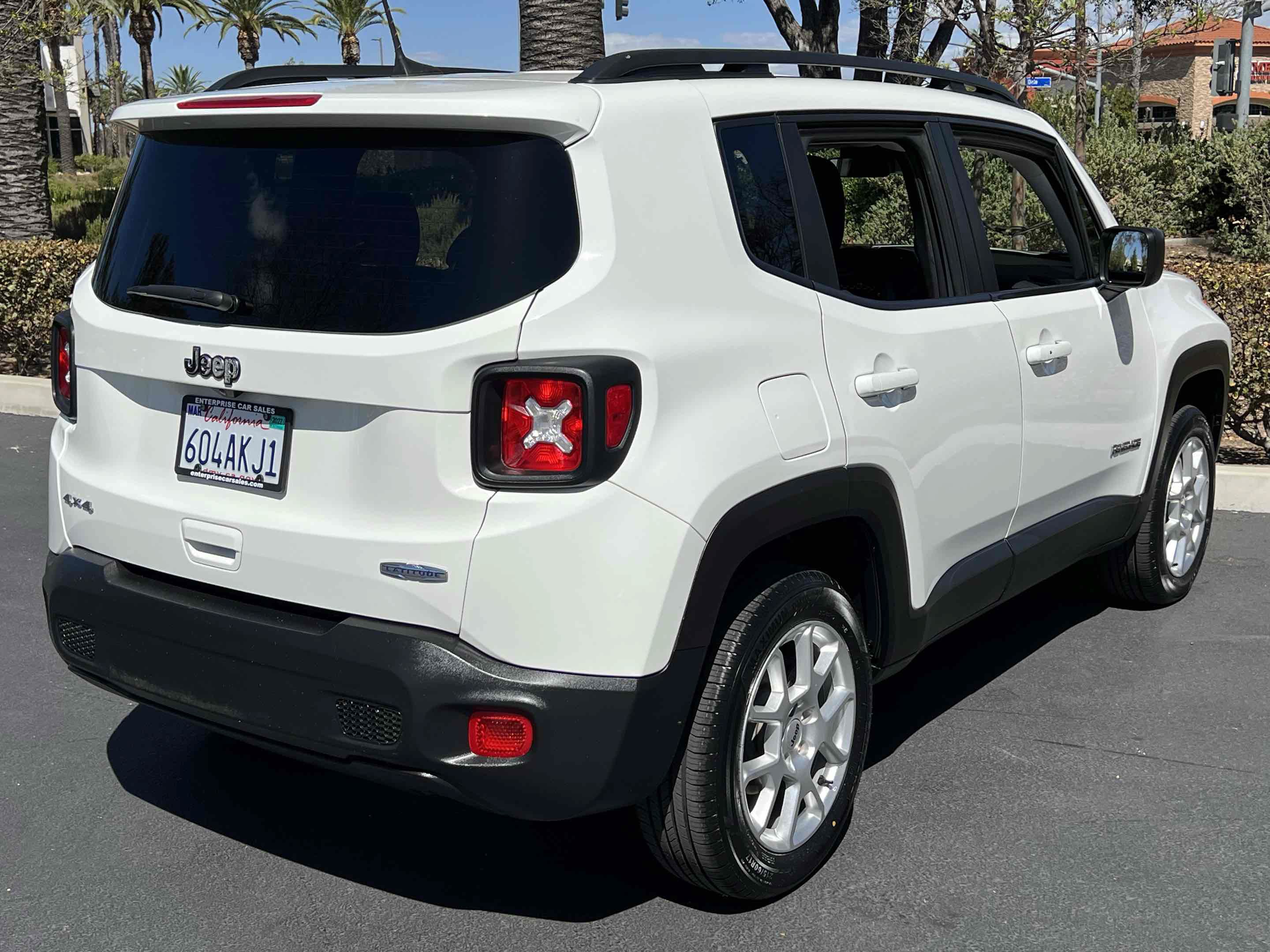 Used 2022 Jeep Renegade Latitude AWD/4WD image 19