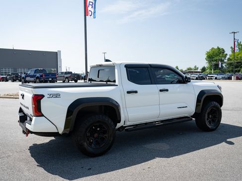 Used 2024 Toyota Tacoma TRD Off-Road w/ TRD Off Road Upgrade Package AWD/4WD image 10