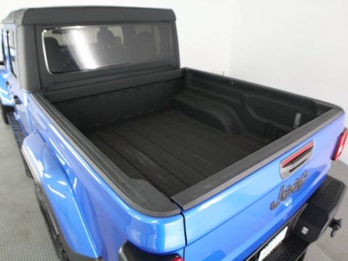 Used 2023 Jeep Gladiator Sport AWD/4WD image 32