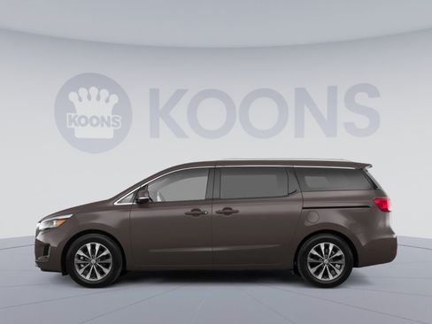 Used 2018 Kia Sedona SX FWD image 2