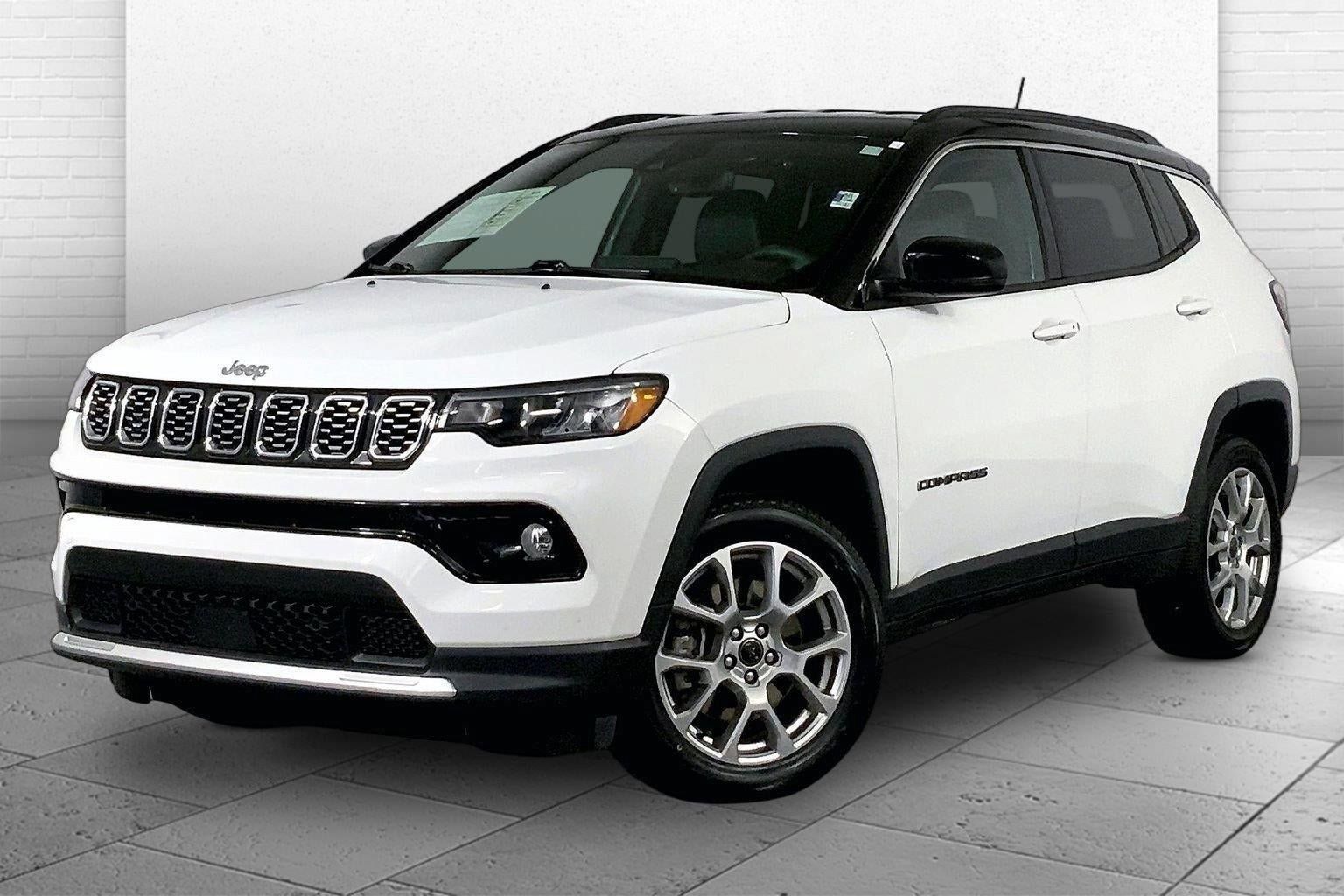 Used 2025 Jeep Compass Limited AWD/4WD image 12