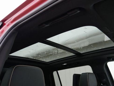 New 2026 Chevrolet Suburban Premier image 24