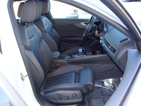 Used 2023 Audi A4 2.0T Premium w/ Convenience Package image 10