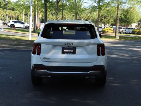 Used 2025 Kia Sorento EX FWD image 8