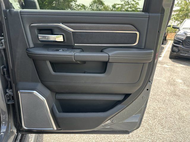 New 2026 RAM 3500 Laramie AWD/4WD image 17