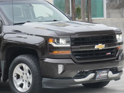 Used 2018 Chevrolet Silverado 1500 LT w/ All Star Edition AWD/4WD image 38