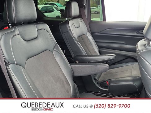 Used 2023 Jeep Grand Cherokee L Laredo image 27