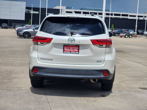 Used 2019 Toyota Highlander XLE FWD image 6