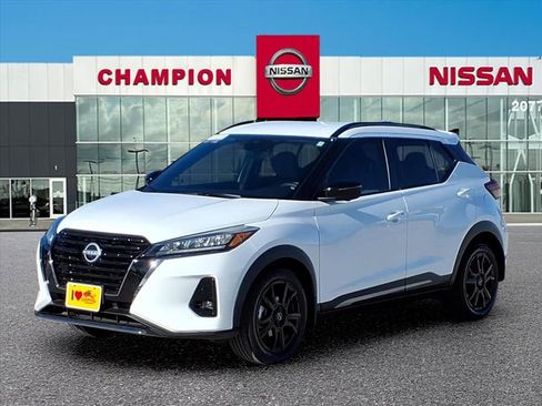 Used 2024 Nissan Kicks SR w/ SR Premium Package image 3