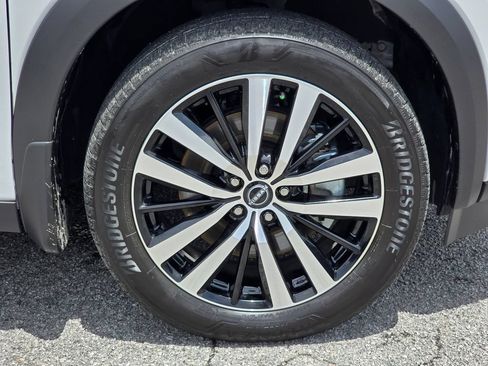 Used 2025 Nissan Pathfinder Platinum AWD/4WD image 24