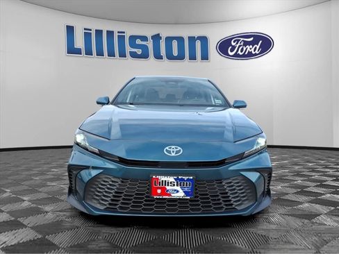 Used 2025 Toyota Camry SE image 8