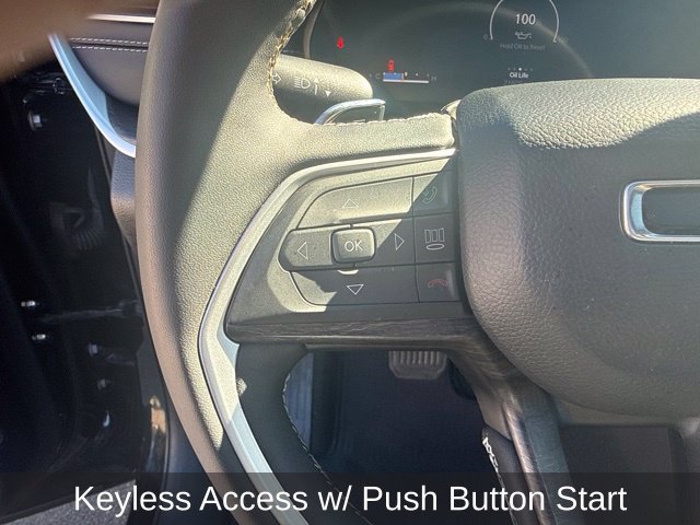 Used 2025 Jeep Grand Cherokee L Limited w/ Black Appearance Package AWD/4WD image 13