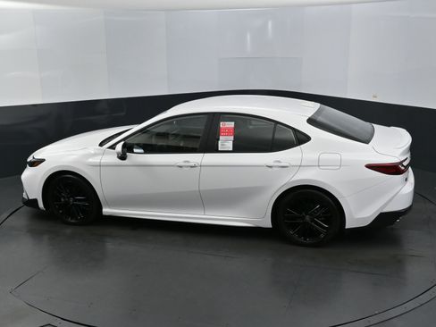 Used 2025 Toyota Camry SE image 30