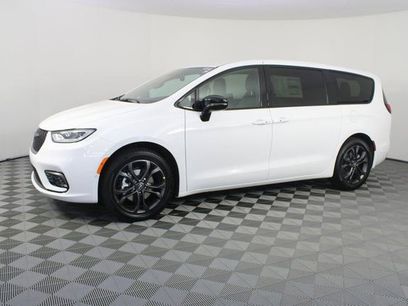 New 2026 Chrysler Pacifica Select