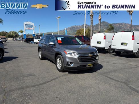 Used 2020 Chevrolet Traverse LT image 1