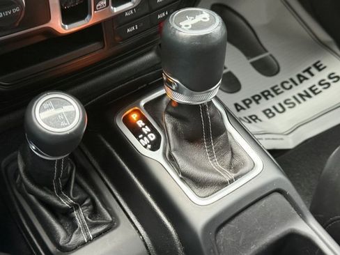 Used 2018 Jeep Wrangler Unlimited Sahara w/ LED Lighting Group image 28