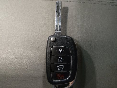 Used 2019 Hyundai Tucson SE image 32