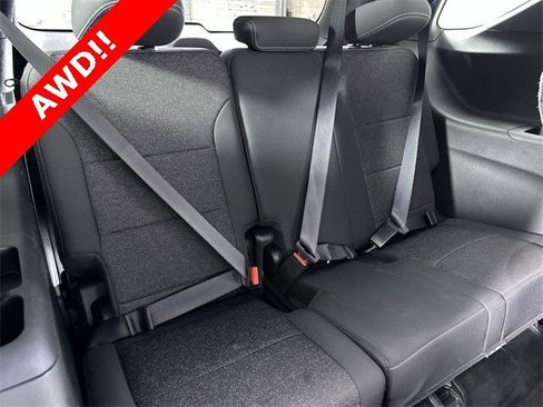 Used 2024 Chevrolet Traverse LT image 28