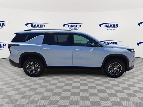 New 2026 Chevrolet Traverse LT FWD image 2