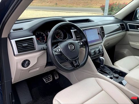 Used 2018 Volkswagen Atlas SEL w/ R-Line Package AWD/4WD image 18