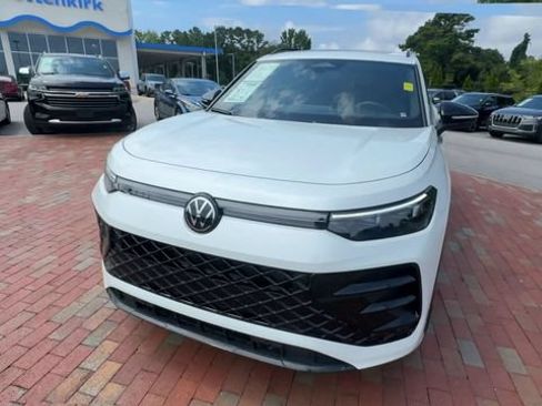 Used 2026 Volkswagen Tiguan SE R-Line FWD image 6