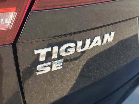 Used 2021 Volkswagen Tiguan SE image 29