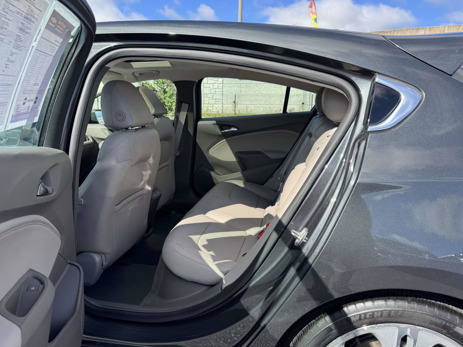 Used 2017 Chevrolet Cruze Premier FWD image 23