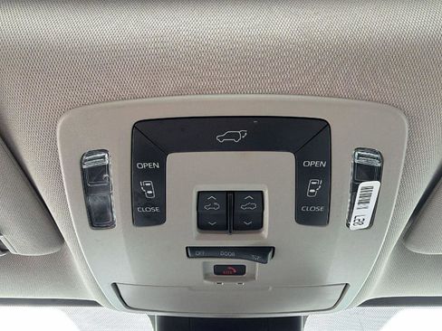 Used 2024 Toyota Sienna XLE w/ XLE Plus Package AWD/4WD image 34