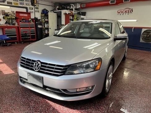 Used 2015 Volkswagen Passat TDI SEL Premium FWD image 1