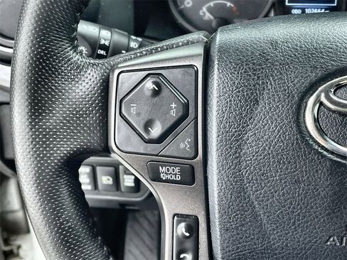 Used 2018 Toyota Tacoma TRD Sport image 15