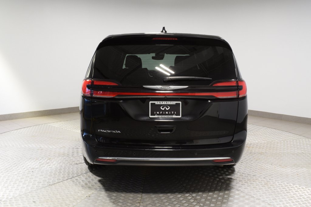 Used 2025 Chrysler Pacifica Select FWD image 6