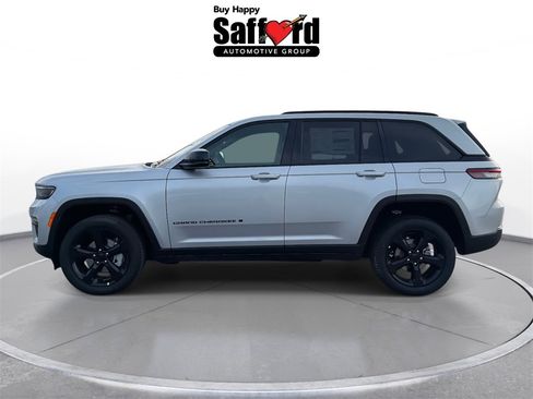 New 2025 Jeep Grand Cherokee Limited w/ Black Appearance Package image 4