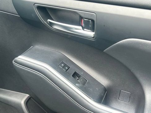 Used 2021 Toyota Highlander XLE AWD/4WD image 34